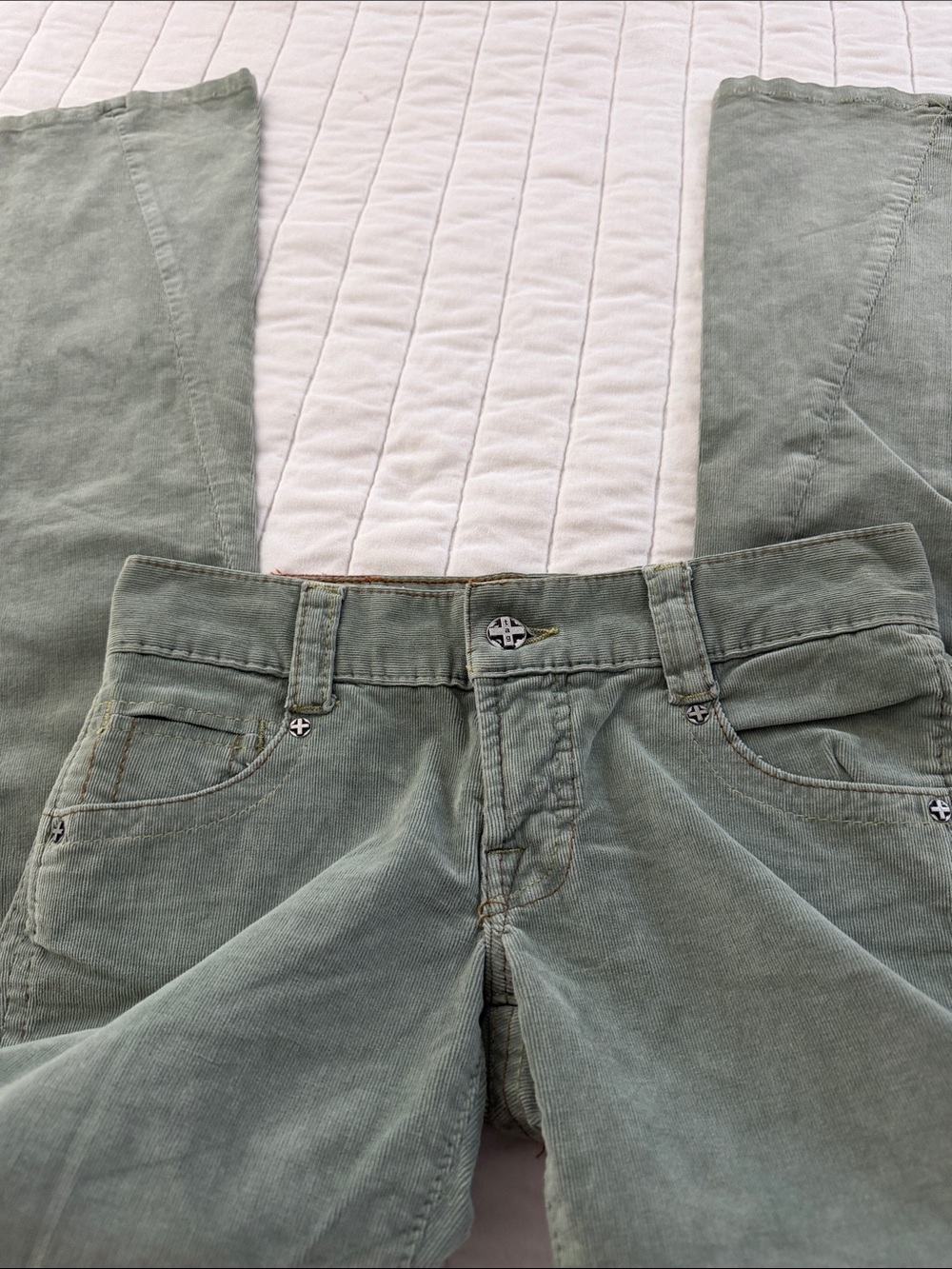 Tag sage green low-rise corduroy jeans 26 - Vintage